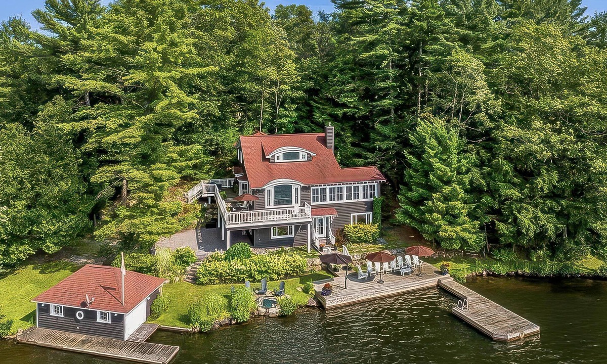 Port Carling Cottage | 4 bed 4 bath cottage on Indian River of Lake Muskoka