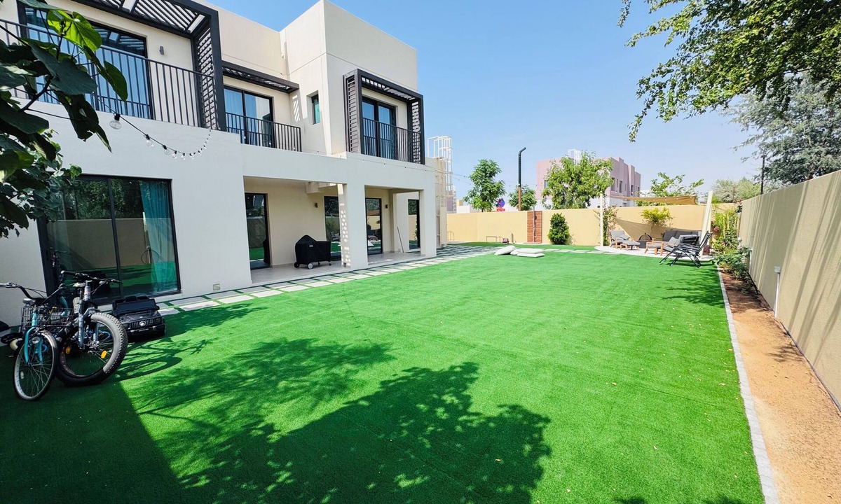 Abu Dhabi Villa | 5-Beds Coastal Villa with Garden, Pool, Beaches & Parks