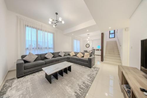 Sharjah Villa | 5BR Private Pool Villa in Sharjah - BBQ Area - Nasma