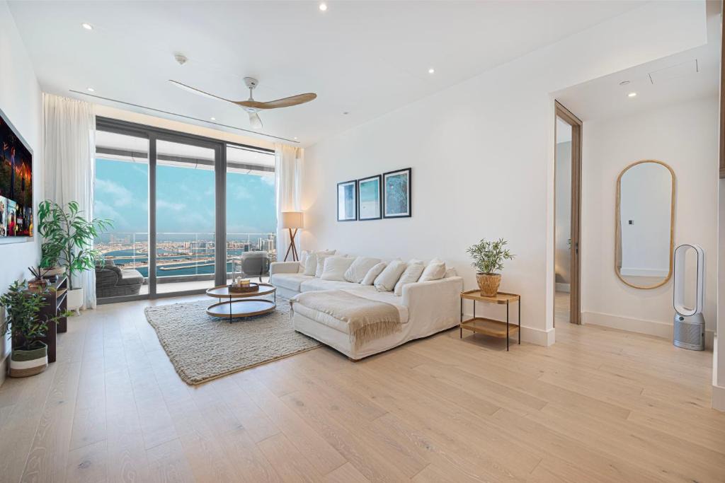 Dubai Marina Apartment | Address-Beach Resort & Iconic view - 48th floor