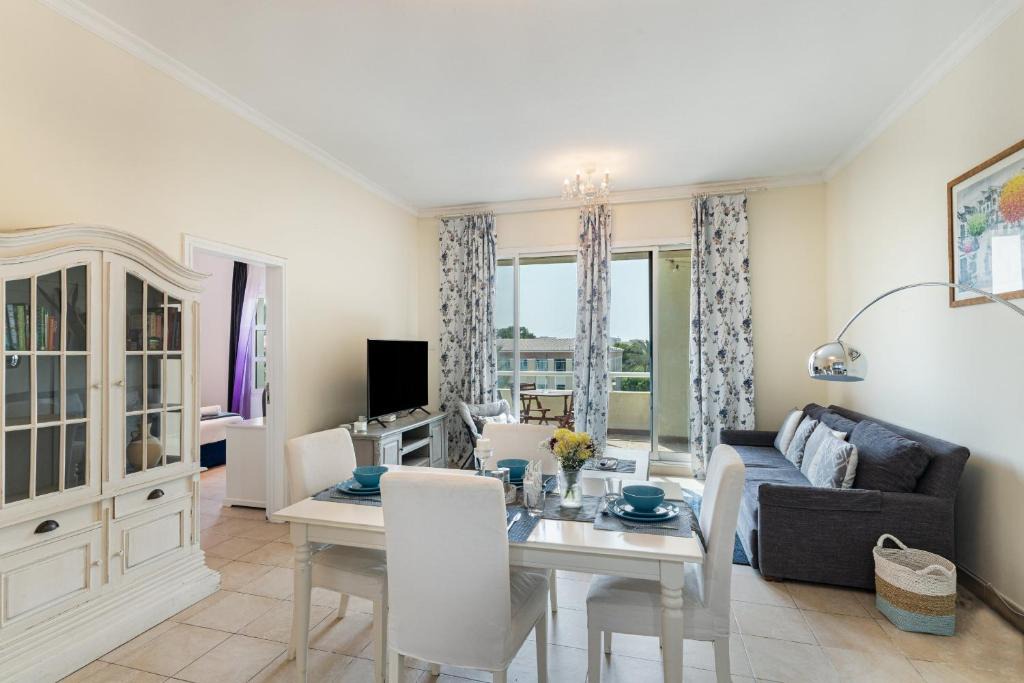 Dubai Investment Park Apartment | Allsopp & Allsopp - 1-Bedroom Apartment in Lake Apartments, Green Community