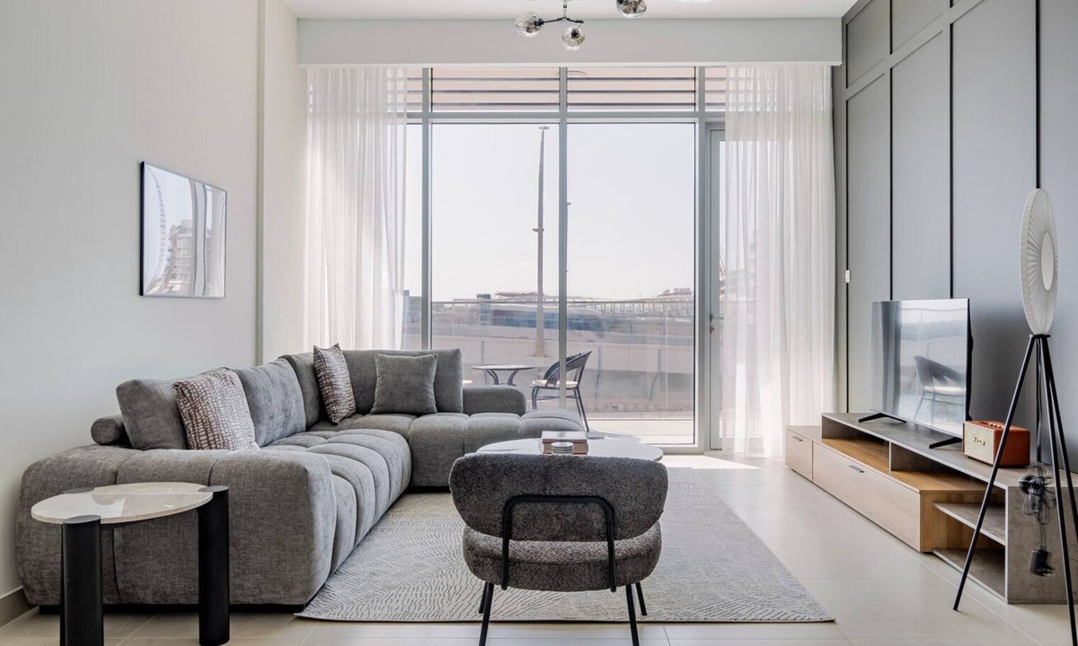 Al Wasl Apartment | Blueground | Al Wasl, pool, nr Canal