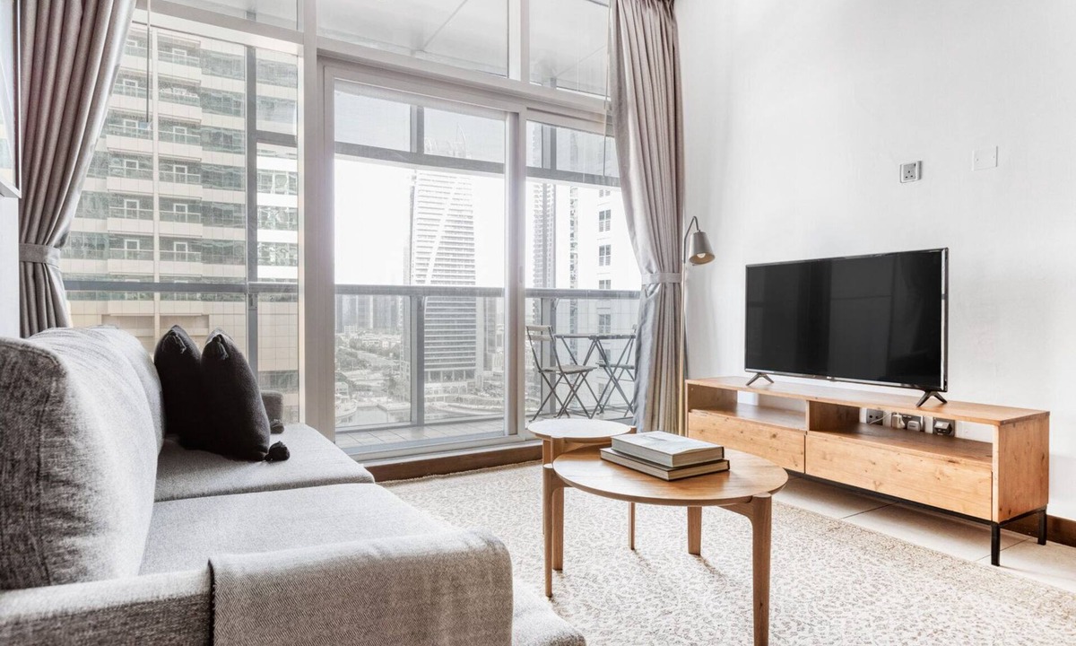 Jumeirah Lake Towers Apartment | Blueground | JLT, pool, nr Dubai Marina