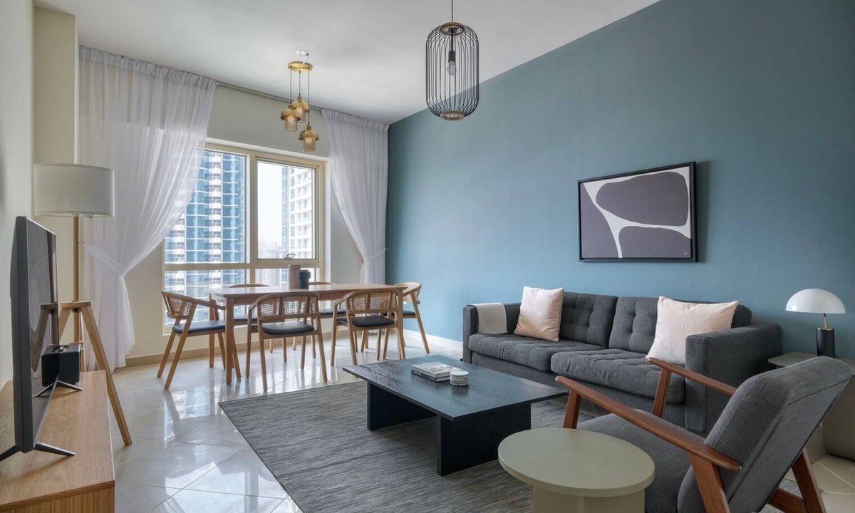 Jumeirah Lake Towers Apartment | Blueground | JLT, shared pool, nr Marina