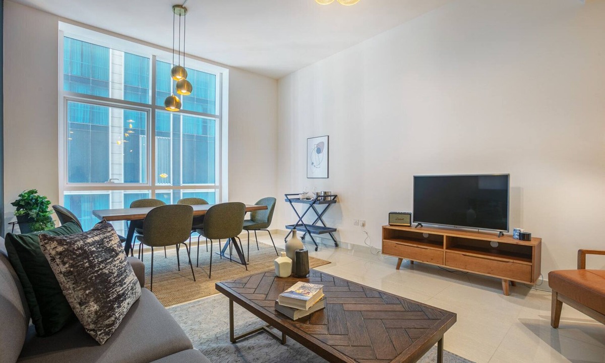 Trade Center Apartment | Blueground | Trade Centre 1, pool, nr Dubai Mall