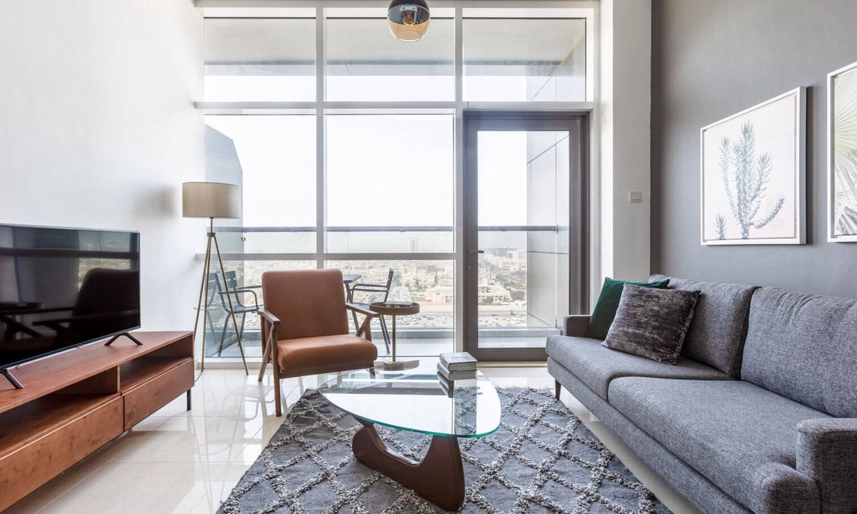 Trade Center Apartment | Blueground | Trade Centre 1, pool, nr Dubai Mall