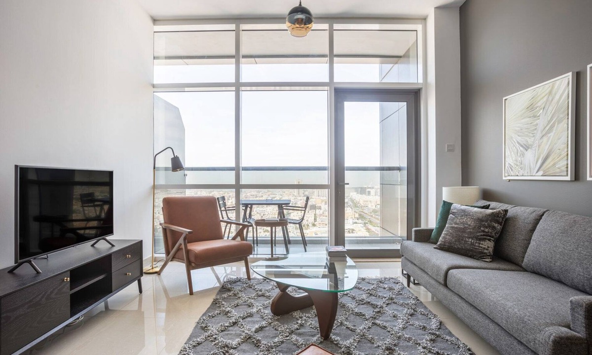Trade Center Apartment | Blueground | Trade Centre 1, pool, nr Dubai Mall