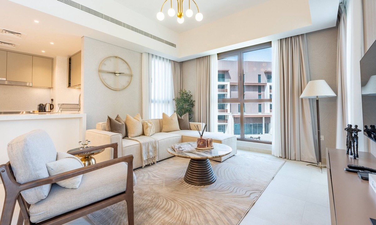 Umm Suqeim 3 Apartment | Chic 2BR Retreat with Assistant Room, Short Minutes Drive to MOE and the Beach
