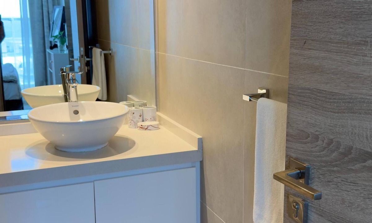 Dubai Marina Apartment | Chic Marina Vibes: 1BR Pad with Epic Views- 914
