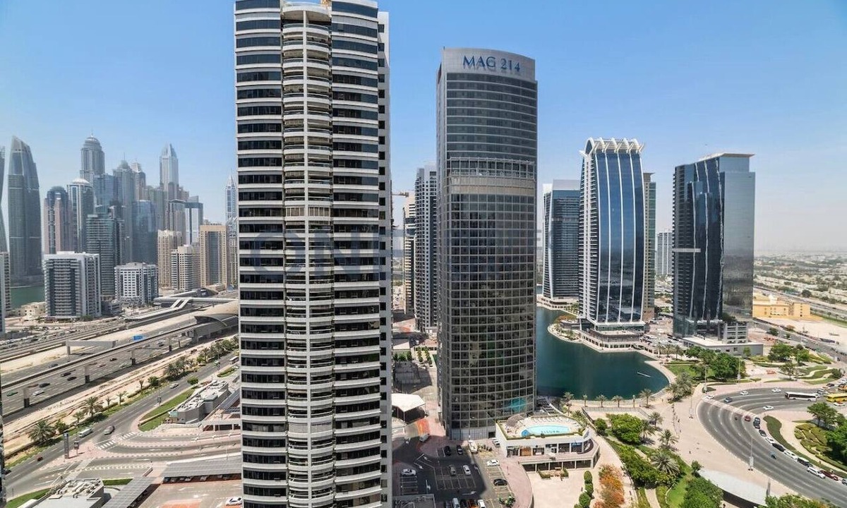 Jumeirah Lake Towers Apartment | Comfy 1BR with Lake View