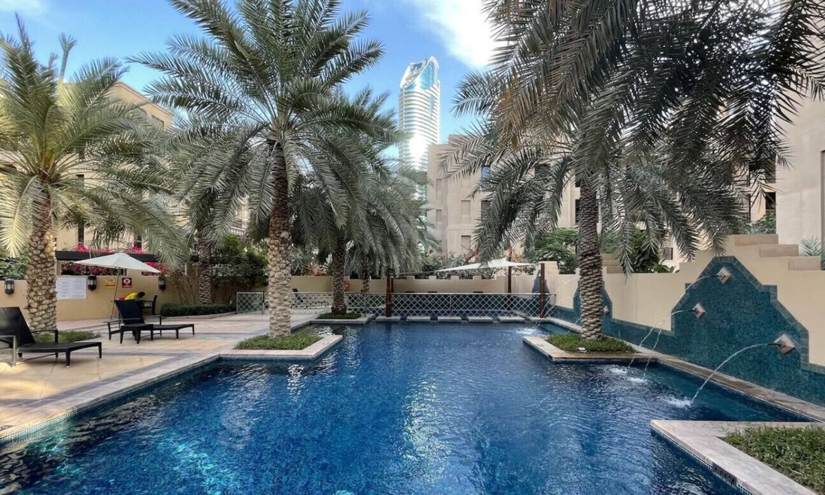 Downtown Dubai Apartment | Cozy 1BR Apartment | Close to Mall, Metro, and Dining