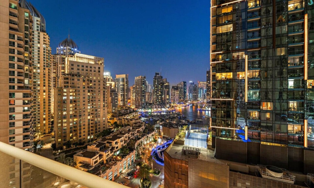 Dubai Apartment | Cozy 2BR in Marina | Great for Families | Near Beach & Mall
