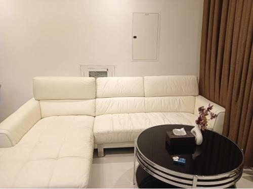 Ajman House | Cozy Beautiful Private Room with Shared Washroom