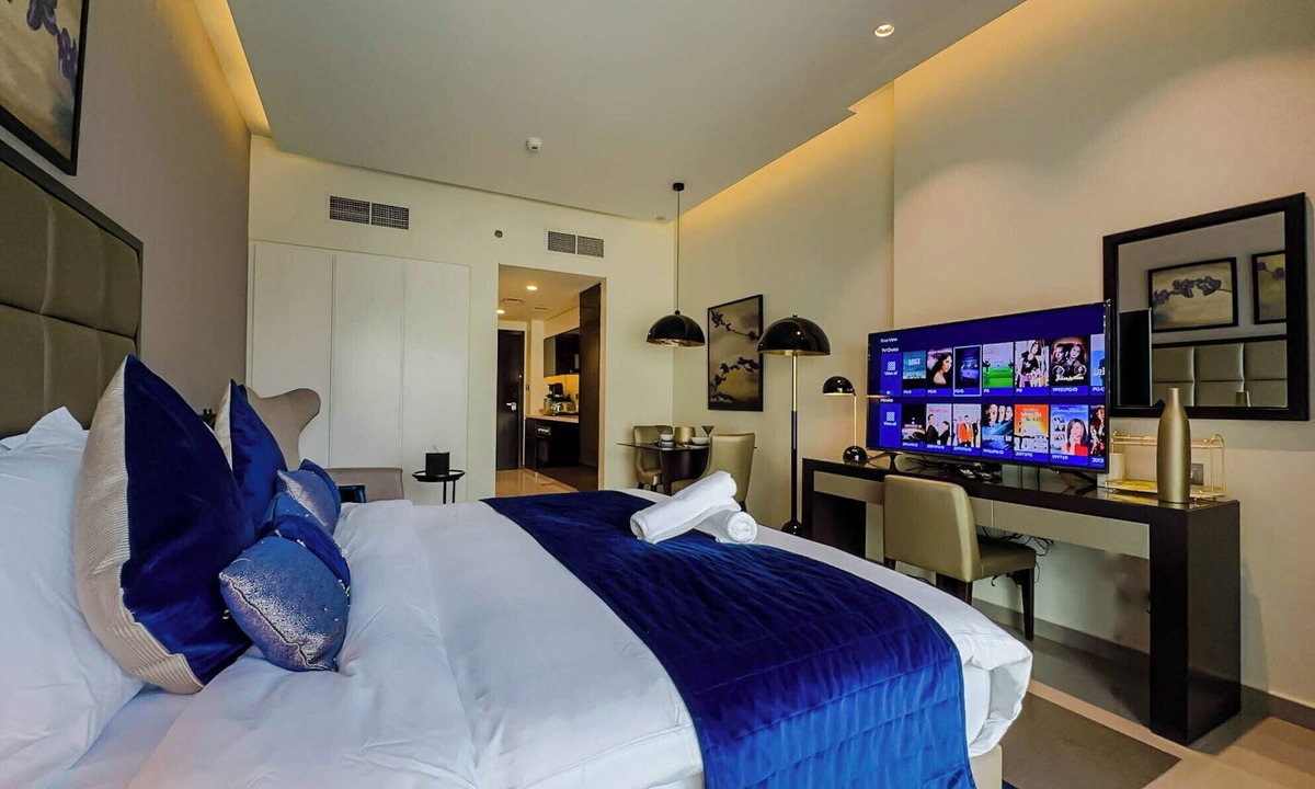 Downtown Dubai Apartment | Cozy Studio with City & Pool Views in Business Bay -1118