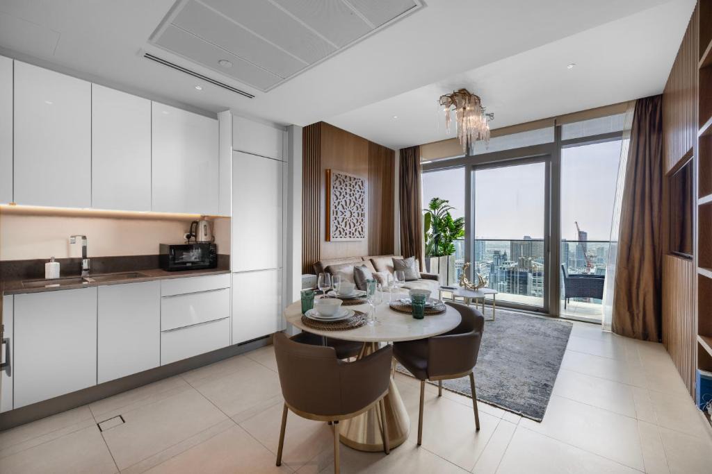 Dubai Marina Apartment | Daniels 1BR Marina Horizon Retreat