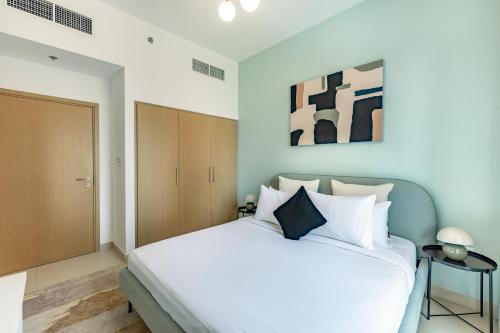 Dubai Apartment | Daniels 1BR with Park View at Creek Horizon
