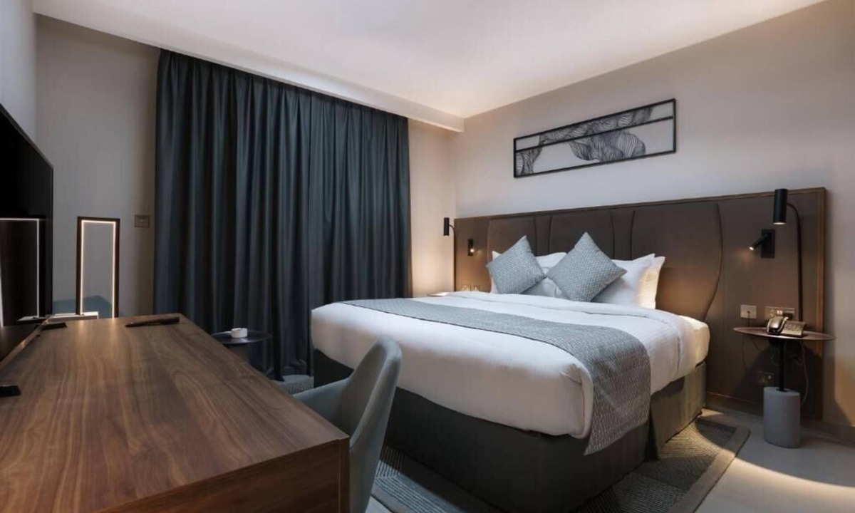 Al Majaz Apartment | Deluxe King Room Near Nakheel Oasis
