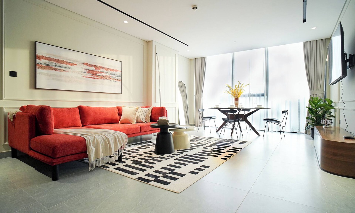 Al Satwa Apartment | Designer 1BR+Studywith DIFC Skyline View & Pool+Gym