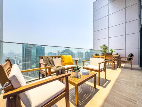 Abu Dhabi Apartment | Duplex - 5 min walk from Cleveland, ADGM & Galleria Mall - 3BDR - Maryah Island & ADGM - Huge Balcony - Full Canal & City Views - Perfect for Families & Groups