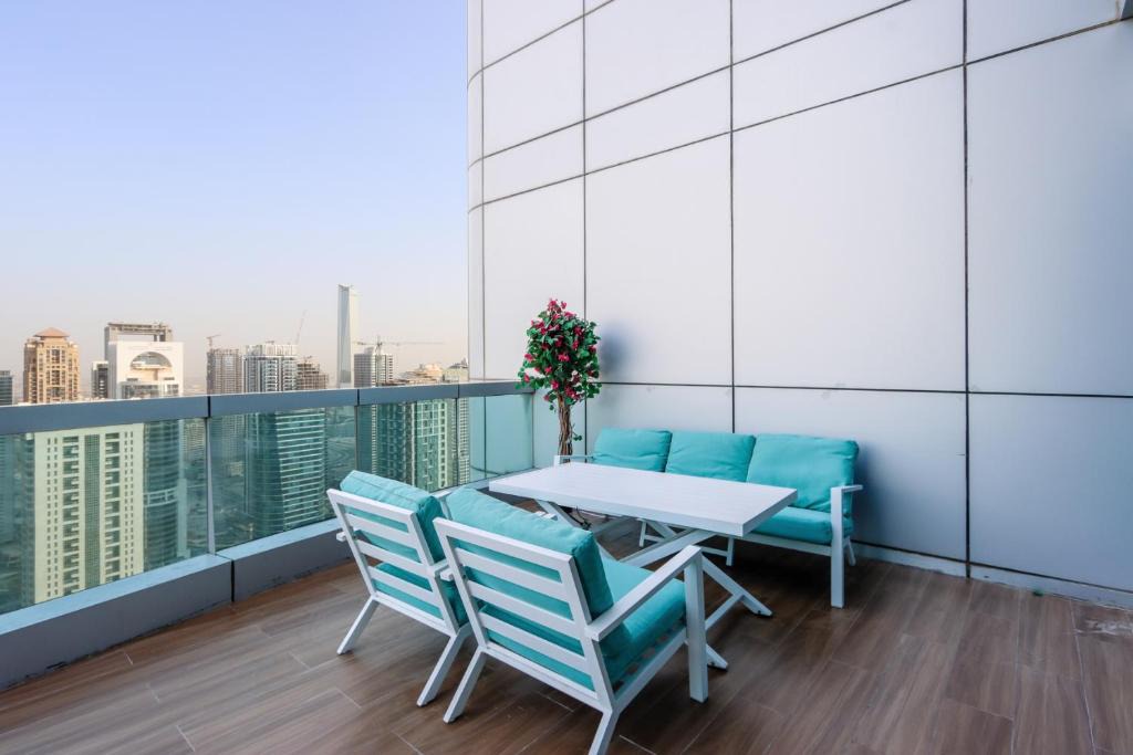 Dubai Marina Apartment | Elite Duplex Penthouse Steps from Metro & Marina