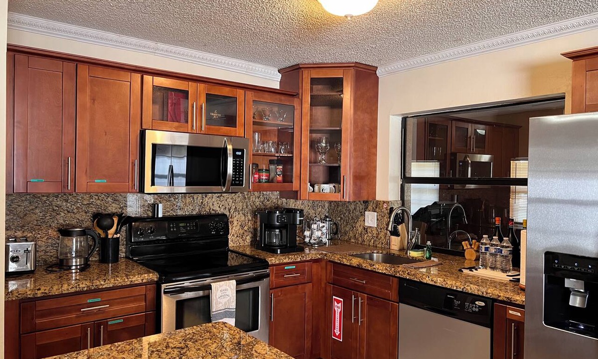 Survey Creek House | Entire Waterfront Roomy 3/2 Huge Backyard Home Great for Family or Working group
