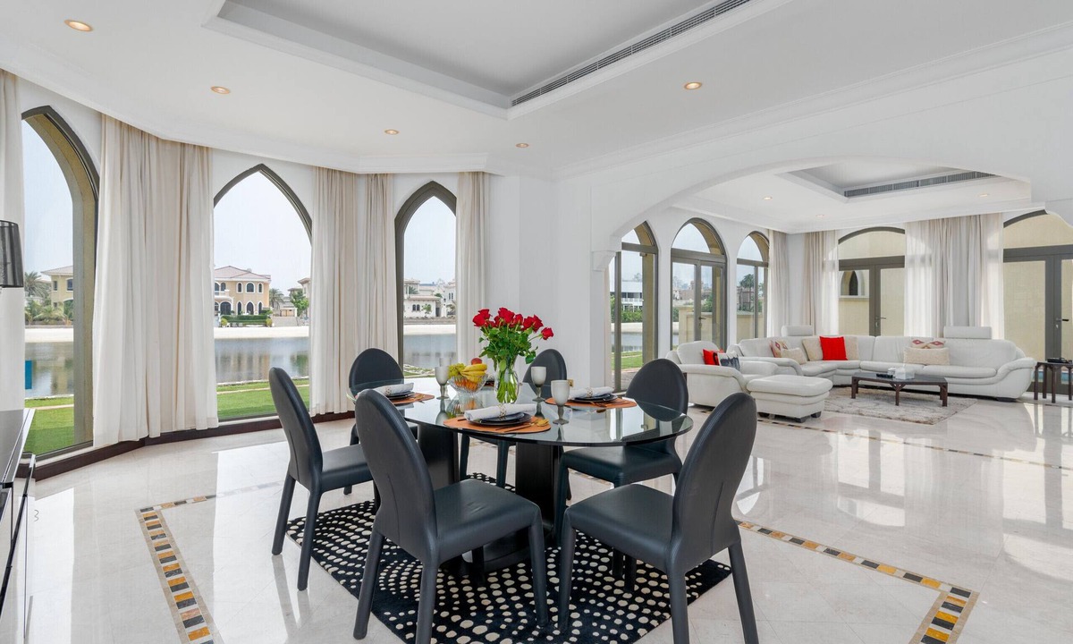 Palm Jumeirah Villa | Exclusive 4BR Villa w/Private Pool & Beach