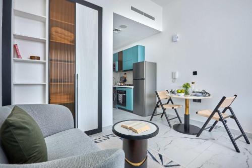 Al Barsha Apartment | Frank Porter - Opalz by Danube