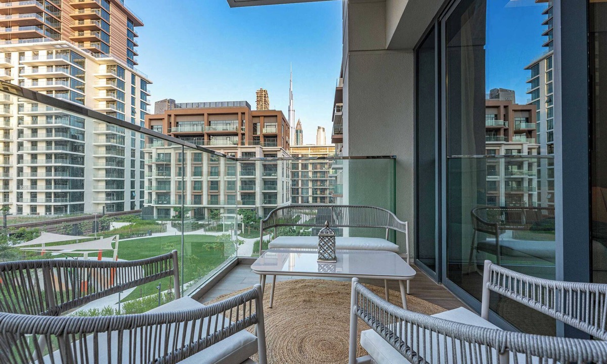 Al Wasl Apartment | Free housekeeping visits during your stay - StayShort - Bright 2 Bedroom in Citywalk Central Park that Sleeps 6 with Balcony!