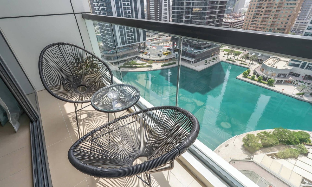 Jumeirah Lake Towers Apartment | Free housekeeping visits during your stay - StayShort - Modern 1 Bedroom in JLT Sleeps 2 with Lake Views