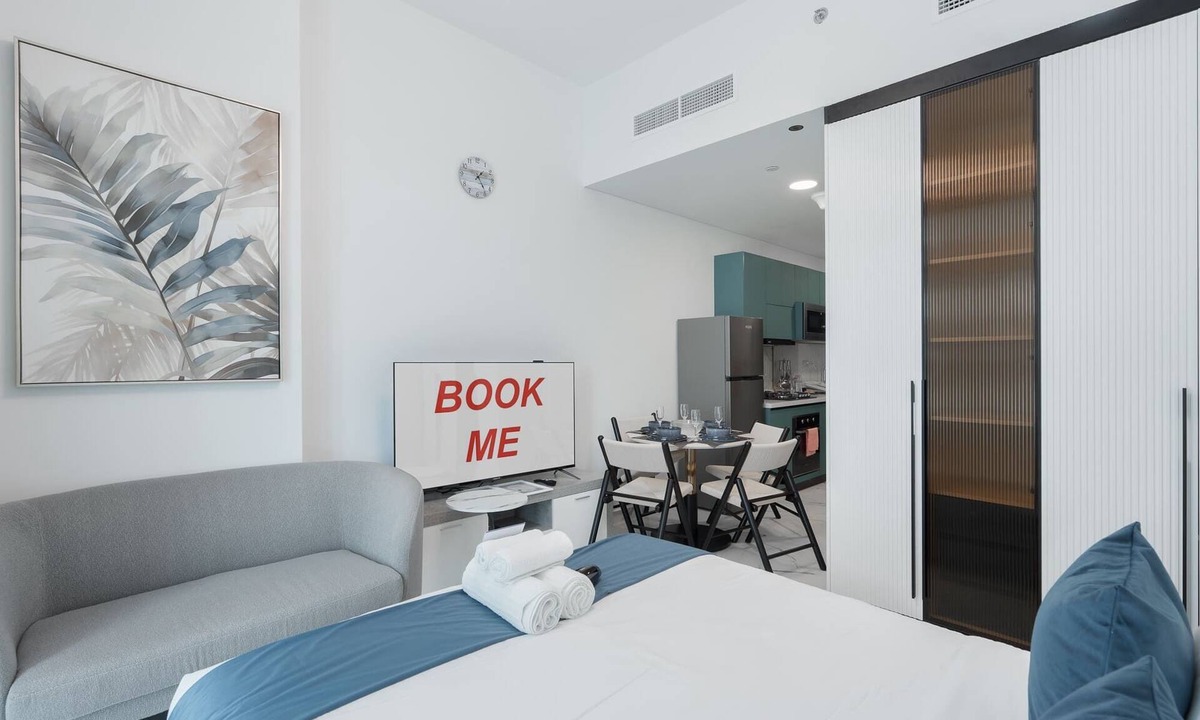 Al Barsha Apartment | Free housekeeping visits during your stay - StayShort - Deluxe Studio in Al Barsha with Pool and Gym Access Sleeps 2