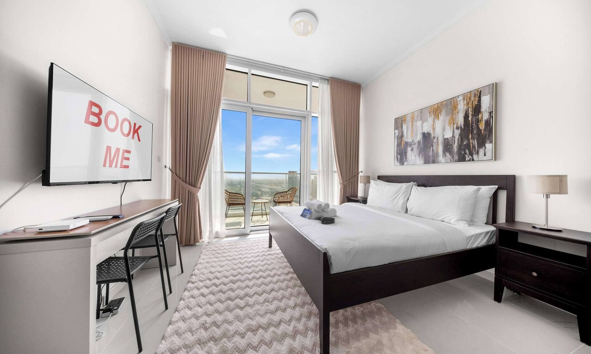Dubai Apartment | Free housekeeping visits during your stay - StayShort - Damac Hills Sleeps 3 close to Golf Courses!
