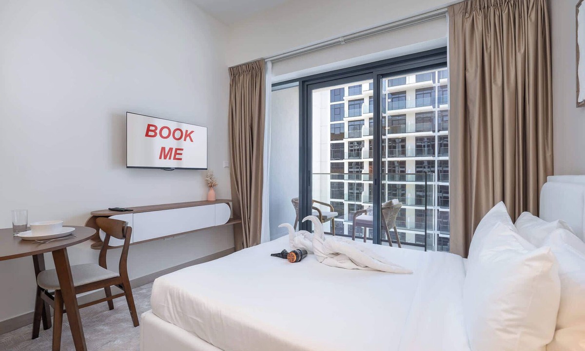 Nad Al Sheba Apartment | Free housekeeping visits during your stay - StayShort - Modern Immaculate Studio for 2 in Meydan