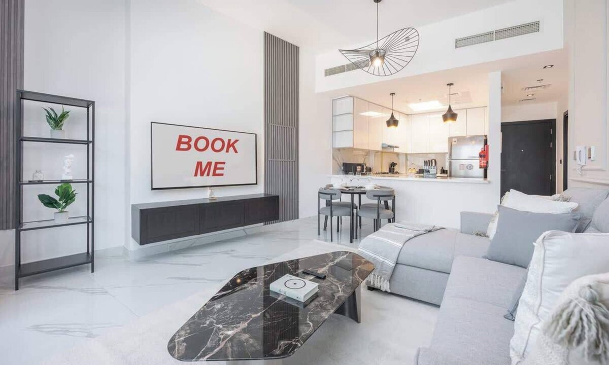 Al Barsha Apartment | Free housekeeping visits during your stay - StayShort - Amazing 1-Bedroom in Al Barsha South, Near to Dubai Adventures!