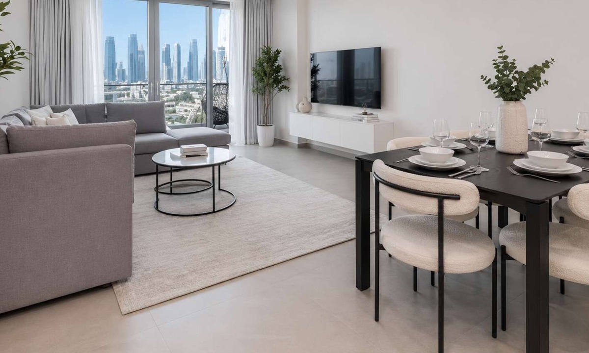Al Safa Apartment | Free housekeeping visits during your stay - StayShort - Luxury 3BR Canal Front Apartment in a Prime Setting