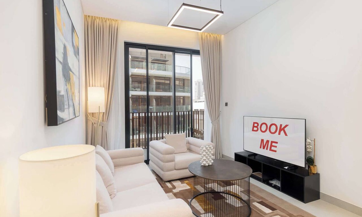 Jumeirah Village Apartment | Free housekeeping visits during your stay - StayShort - JVC 2BR that sleeps 3 with a Tennis Court
