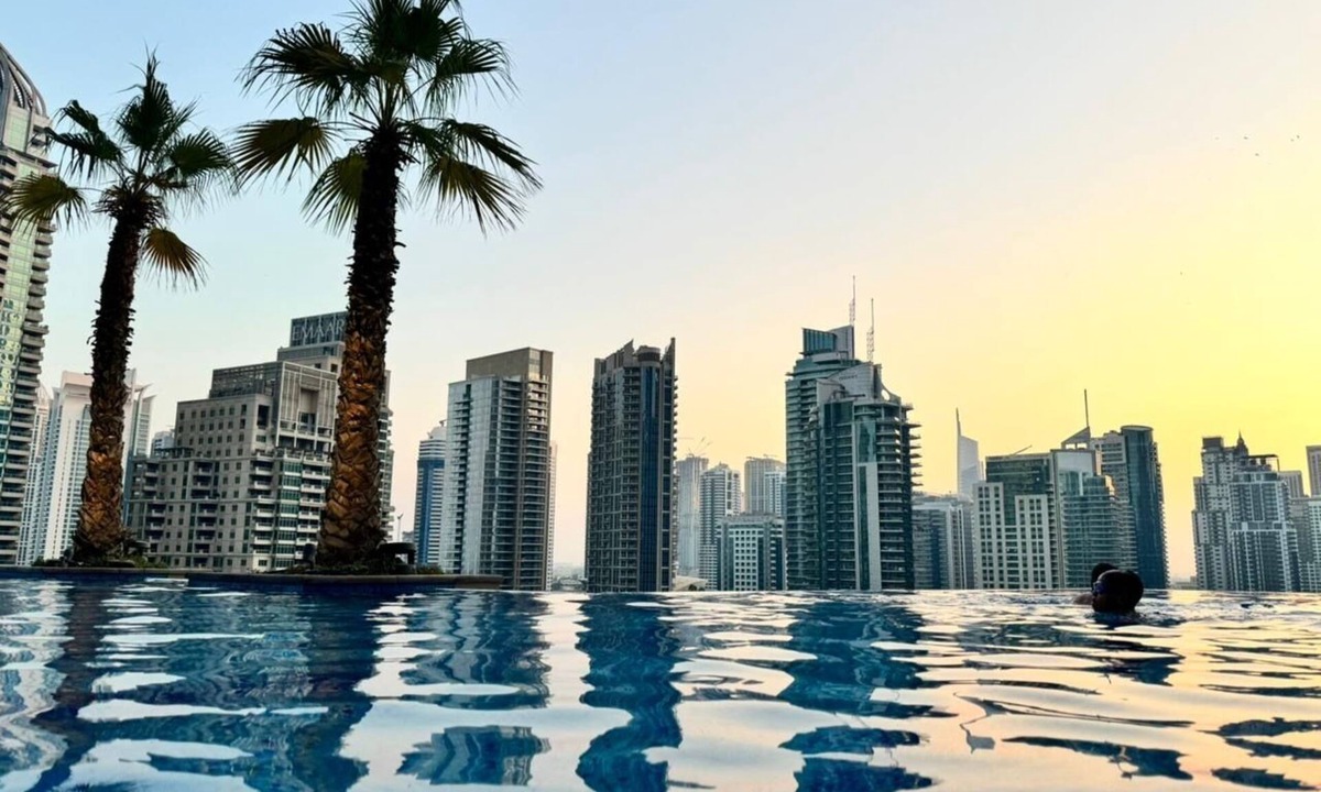 Dubai Marina Apartment | Free Infiniti Pool & Jacuzzi-Marina Dubai Luxury Stay in luxurious 1 BHK.