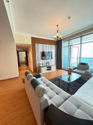 Rumailah Apartment | Full seaview luxury with gym,pool,jacuzzi,sauna,24x7 cafe,beach,restaurants,medical and more
