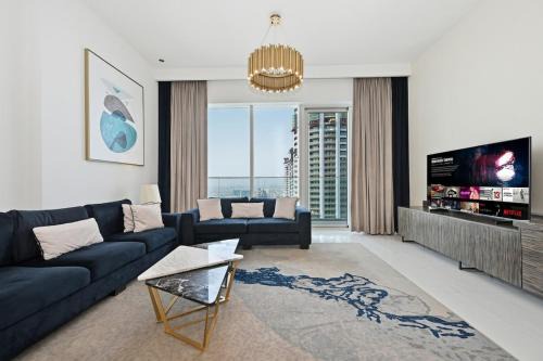 Dubai Media City Apartment | Golden Stays - Palm Views I Luxe 4BR Getaway I Tranquil Charm
