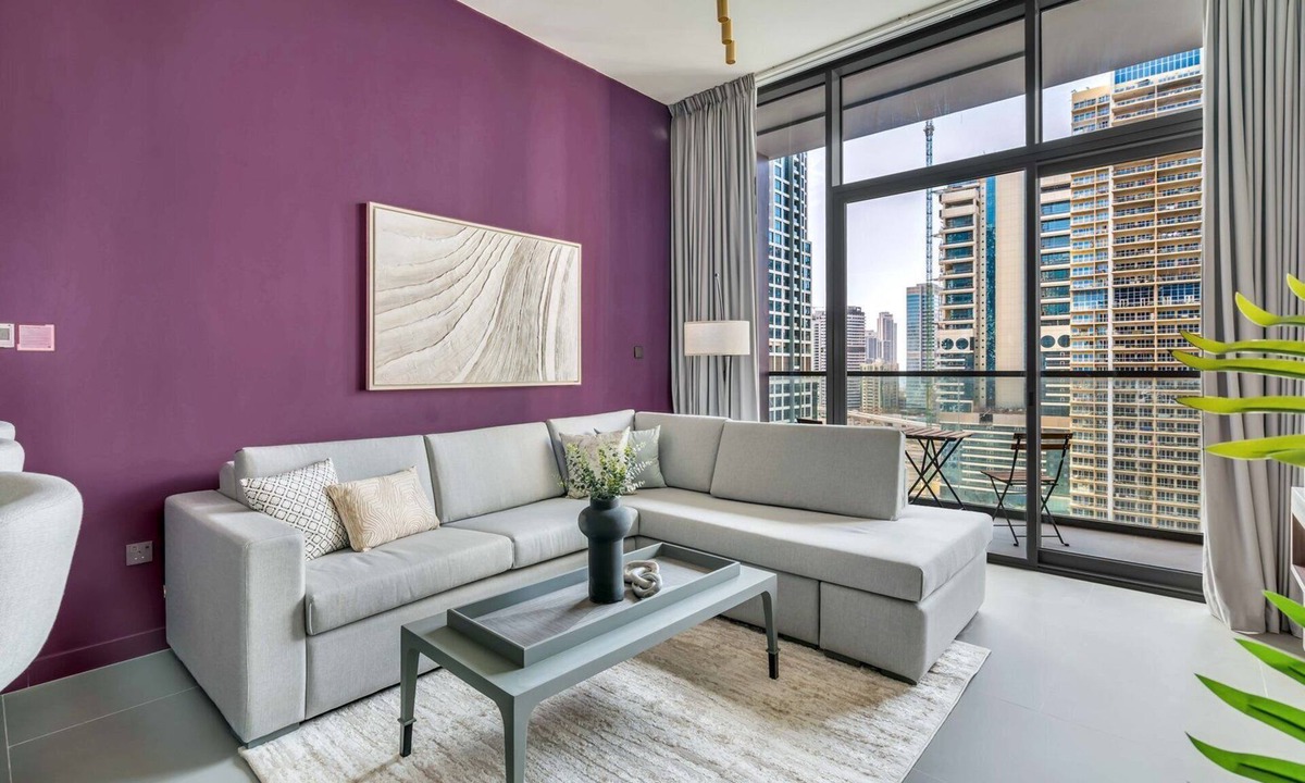 Jumeirah Lake Towers Apartment | GuestReady - Stylish haven with lake views