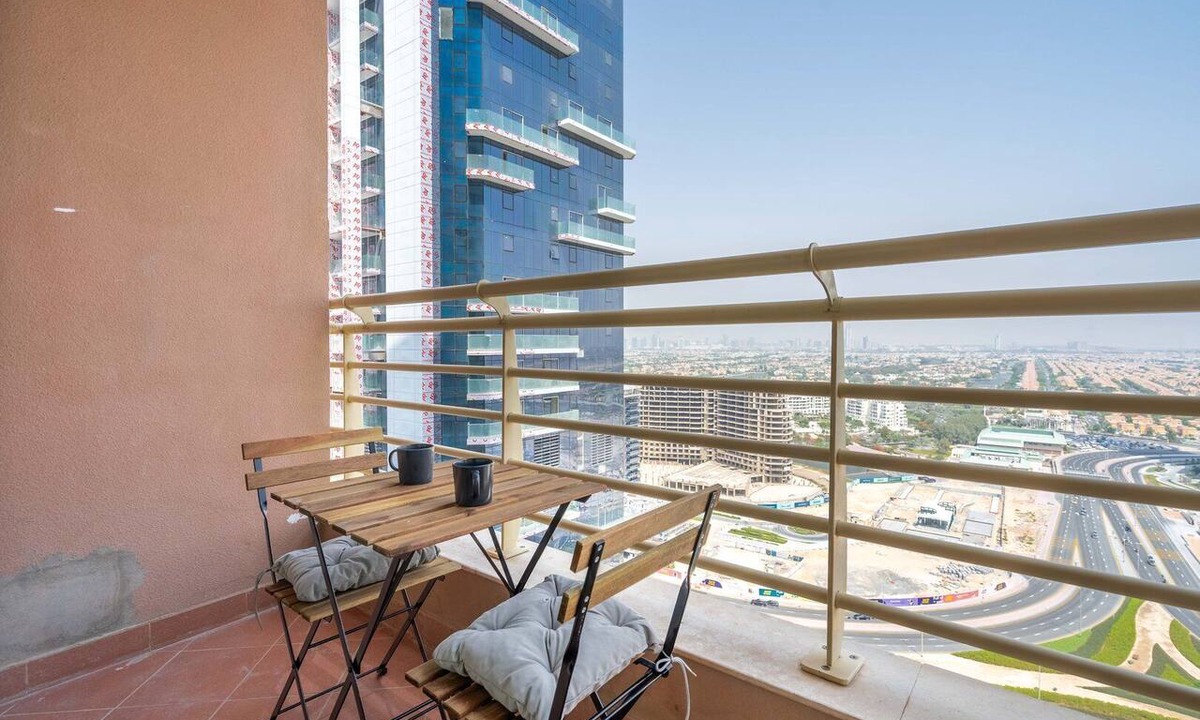 Jumeirah Lake Towers Apartment | GuestReady - Uptown Views | Icon Tower JLT