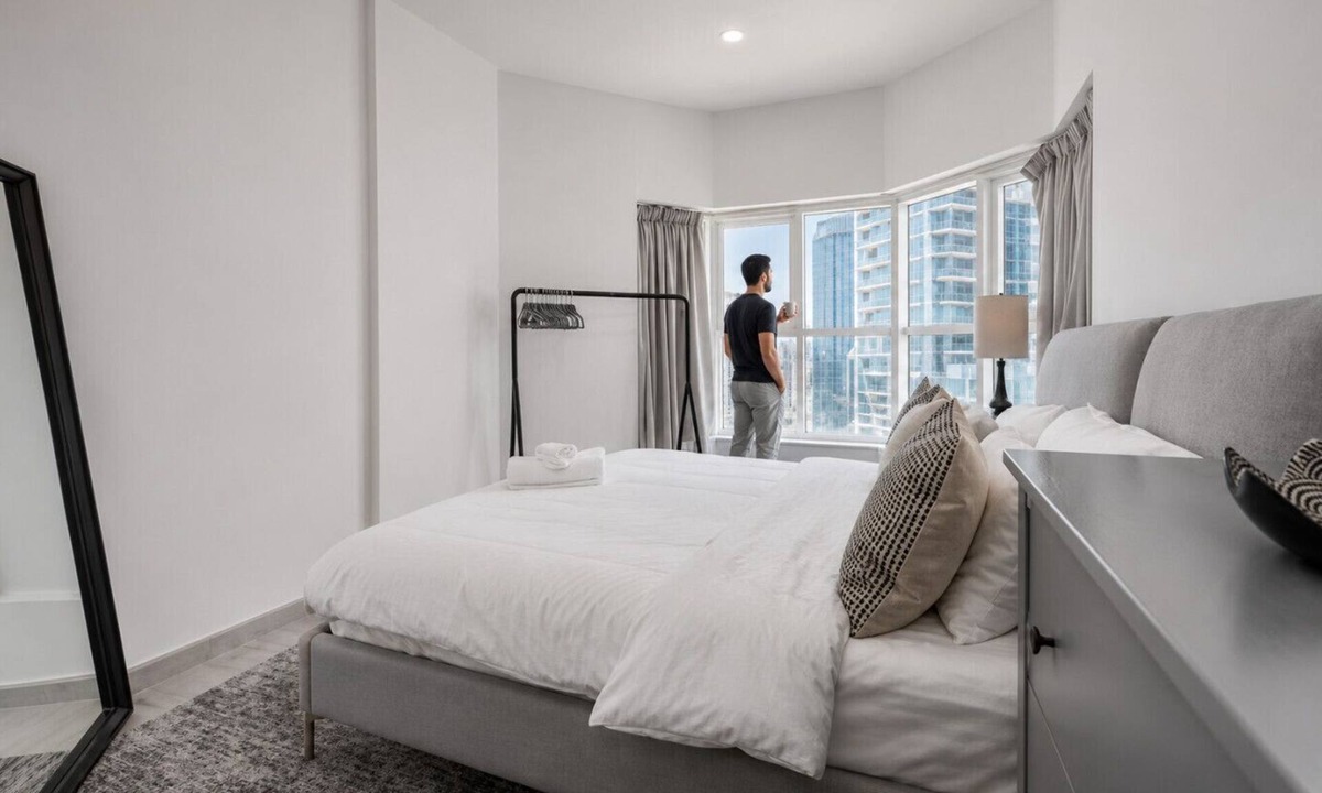 Jumeirah Lake Towers Apartment | HAVN - Studio with Lake Views in Dubai Gate, JLT