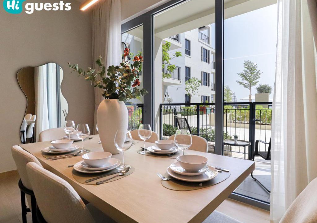 Dubai Apartment | HiGuests - Lavish 2BR Apt with Private Beach Access