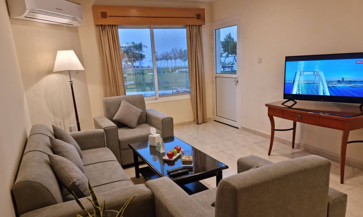 Al Kubus Hotel | Holiday Beach Resort