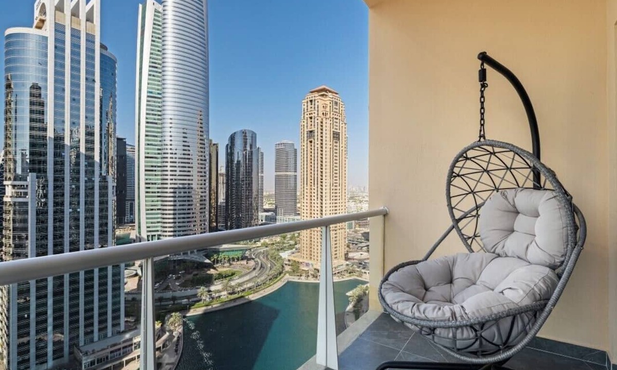 Jumeirah Lake Towers Apartment | Lake View 1-Bedroom Apartment - 5 min to Metro Station JLT