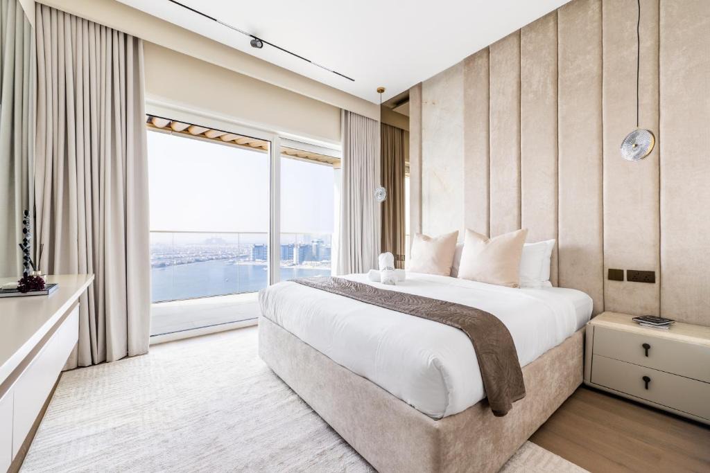 Dubai Marina Apartment | Luxurious Bliss - 3-BR plus maids - Grand Bleu by Elie Saab