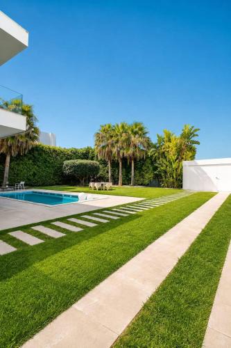La Soukra Villa | Luxurious Contemporary Villa with Private Pool in Tunis