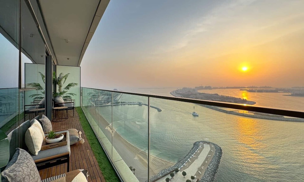 Dubai Marina Apartment | Luxury 2BR in Beach Vista With Stunning Palm Views