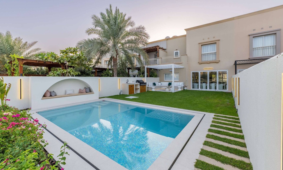 Dubai House | Luxury Villa with Pool and Garden 4BR The Springs