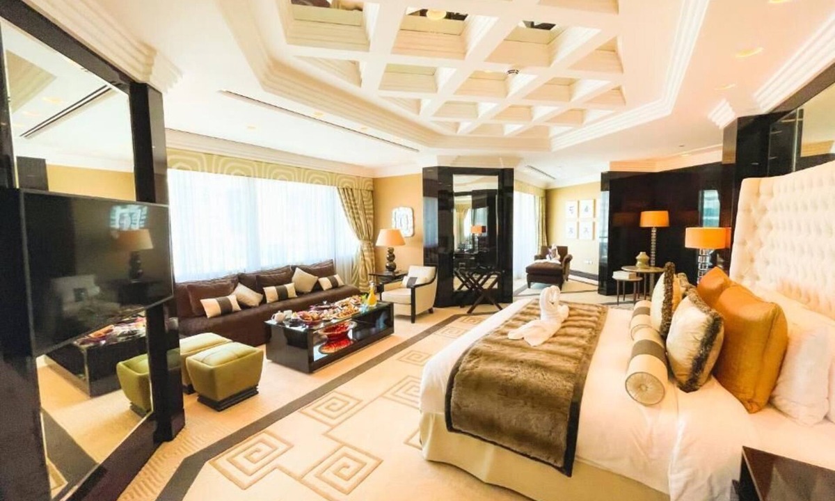 Garhoud Hotel | Mövenpick Grand Al Bustan Dubai