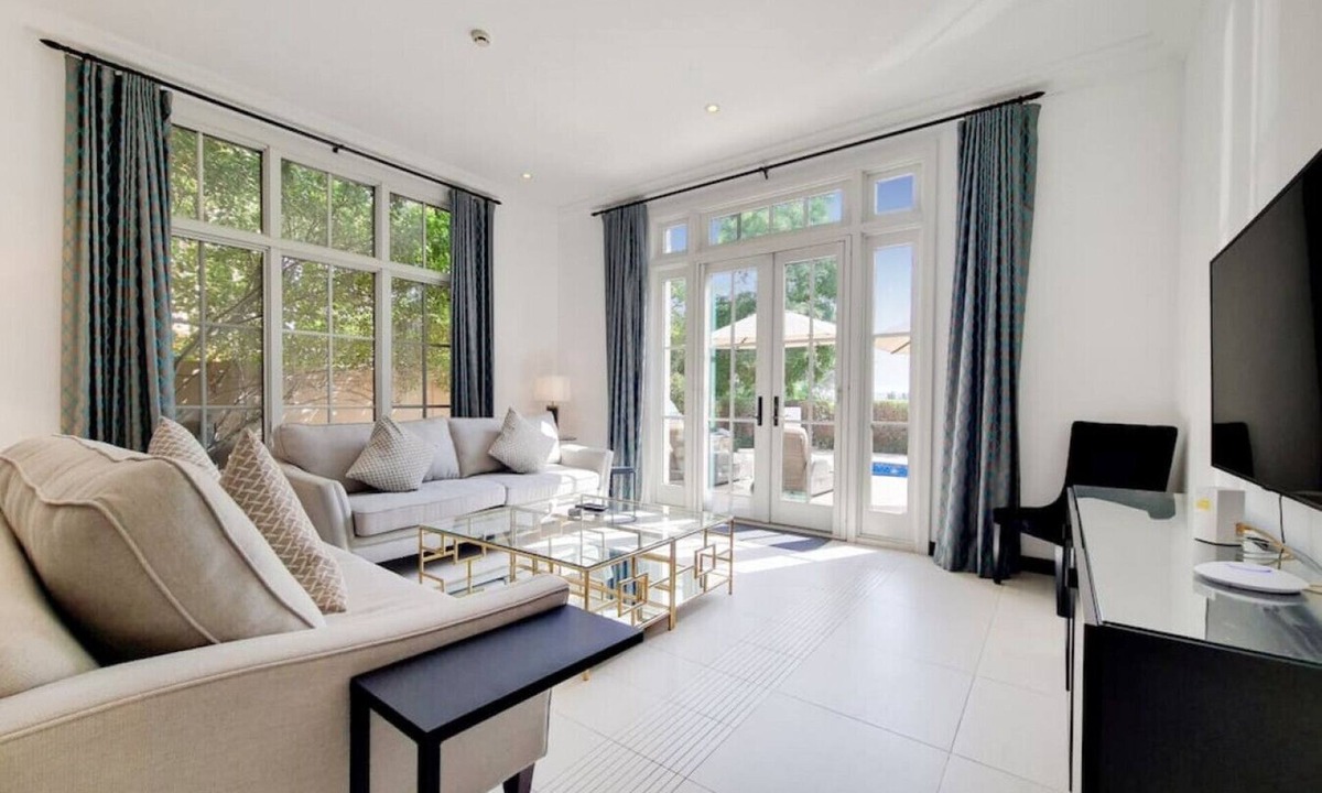Dubai Apartment | Modern 3 Bed Villa l Private Pool l Luxury Retreat l Whispering Pines